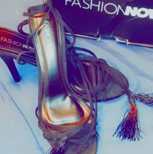 Strappy tassel all black heels sandal.